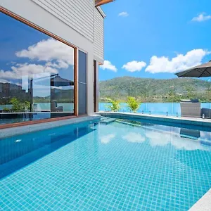 14 The Cove - Waterfront Whitsunday Airlie Beach